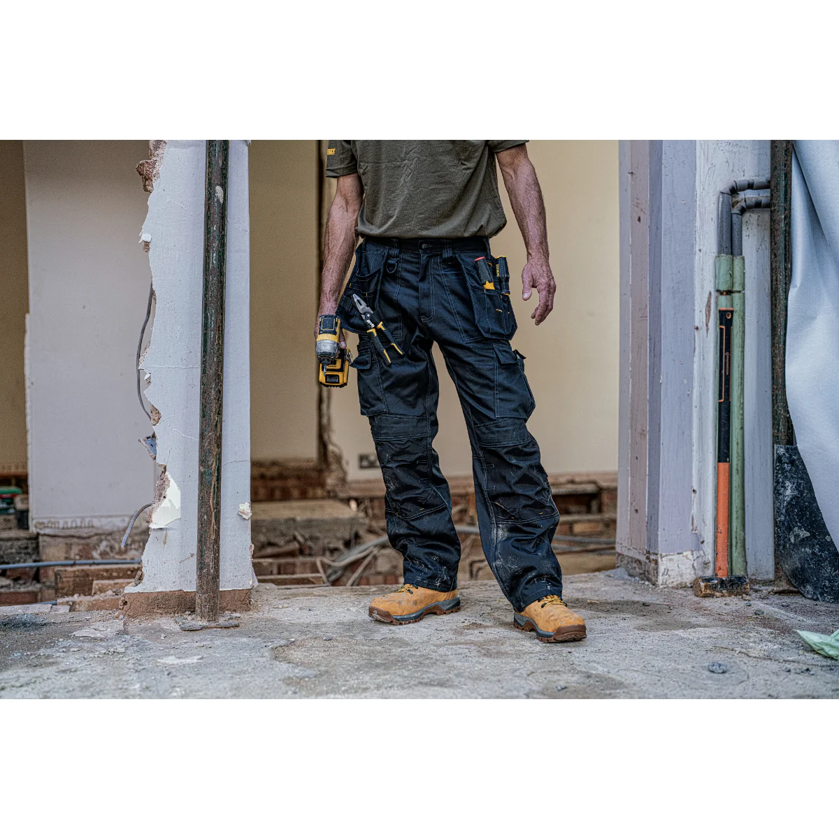 DeWalt Black Knee Pad Holster Trouser - Image 4